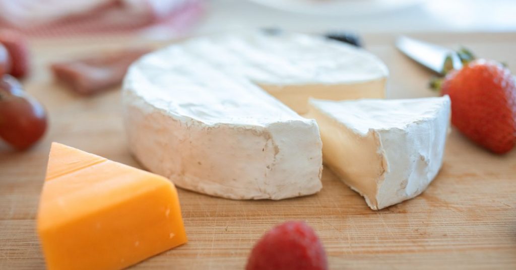 Mastering the Art of Cheese Platters: Selection, Delivery, and Presentation Essentials